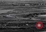 Standbild erste Konvoi über Ledo Road in Zweiten Weltkrieg Kunming China, 1945, aus Sekunde 29 historischem Filmmaterial Videoclip 65675037798