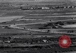 Standbild erste Konvoi über Ledo Road in Zweiten Weltkrieg Kunming China, 1945, aus Sekunde 30 historischem Filmmaterial Videoclip 65675037798
