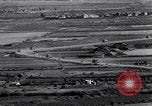 Standbild erste Konvoi über Ledo Road in Zweiten Weltkrieg Kunming China, 1945, aus Sekunde 31 historischem Filmmaterial Videoclip 65675037798