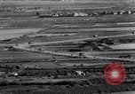 Standbild erste Konvoi über Ledo Road in Zweiten Weltkrieg Kunming China, 1945, aus Sekunde 32 historischem Filmmaterial Videoclip 65675037798