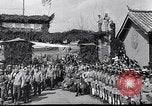 Standbild erste Konvoi über Ledo Road in Zweiten Weltkrieg Kunming China, 1945, aus Sekunde 40 historischem Filmmaterial Videoclip 65675037798