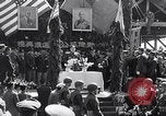 Standbild erste Konvoi über Ledo Road in Zweiten Weltkrieg Kunming China, 1945, aus Sekunde 50 historischem Filmmaterial Videoclip 65675037798