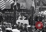 Standbild erste Konvoi über Ledo Road in Zweiten Weltkrieg Kunming China, 1945, aus Sekunde 60 historischem Filmmaterial Videoclip 65675037798