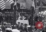 Standbild erste Konvoi über Ledo Road in Zweiten Weltkrieg Kunming China, 1945, aus Sekunde 61 historischem Filmmaterial Videoclip 65675037798