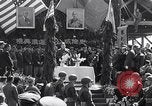 Standbild erste Konvoi über Ledo Road in Zweiten Weltkrieg Kunming China, 1945, aus Sekunde 62 historischem Filmmaterial Videoclip 65675037798