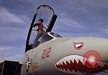 Standbild Kitty Hawk Pazifik, 1979, aus Sekunde 19 historischem Filmmaterial Videoclip 65675037814