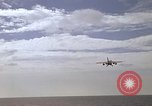 Standbild Kitty Hawk Pazifik, 1979, aus Sekunde 57 historischem Filmmaterial Videoclip 65675037814
