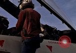 Standbild Kitty Hawk Pazifik, 1979, aus Sekunde 61 historischem Filmmaterial Videoclip 65675037814