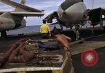 Standbild F-14A Pazifik, 1979, aus Sekunde 15 historischem Filmmaterial Videoclip 65675037815