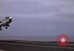 Immagine di USS Kitty Hawk Oceano Pacifico, 1979, secondo 3 filmato di repertorio 65675037816