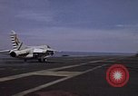 Immagine di USS Kitty Hawk Oceano Pacifico, 1979, secondo 4 filmato di repertorio 65675037816