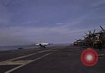 Immagine di USS Kitty Hawk Oceano Pacifico, 1979, secondo 5 filmato di repertorio 65675037816