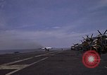 Immagine di USS Kitty Hawk Oceano Pacifico, 1979, secondo 6 filmato di repertorio 65675037816