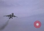 Immagine di USS Kitty Hawk Oceano Pacifico, 1979, secondo 11 filmato di repertorio 65675037816