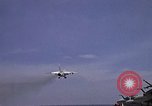 Immagine di USS Kitty Hawk Oceano Pacifico, 1979, secondo 14 filmato di repertorio 65675037816