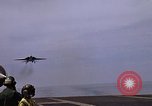 Immagine di USS Kitty Hawk Oceano Pacifico, 1979, secondo 16 filmato di repertorio 65675037816