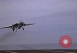 Immagine di USS Kitty Hawk Oceano Pacifico, 1979, secondo 18 filmato di repertorio 65675037816