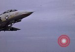 Immagine di USS Kitty Hawk Oceano Pacifico, 1979, secondo 19 filmato di repertorio 65675037816