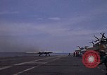 Immagine di USS Kitty Hawk Oceano Pacifico, 1979, secondo 22 filmato di repertorio 65675037816