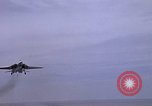 Immagine di USS Kitty Hawk Oceano Pacifico, 1979, secondo 27 filmato di repertorio 65675037816