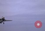 Immagine di USS Kitty Hawk Oceano Pacifico, 1979, secondo 28 filmato di repertorio 65675037816