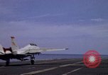 Immagine di USS Kitty Hawk Oceano Pacifico, 1979, secondo 30 filmato di repertorio 65675037816