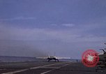 Immagine di USS Kitty Hawk Oceano Pacifico, 1979, secondo 32 filmato di repertorio 65675037816