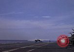 Immagine di USS Kitty Hawk Oceano Pacifico, 1979, secondo 33 filmato di repertorio 65675037816