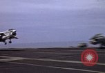 Immagine di USS Kitty Hawk Oceano Pacifico, 1979, secondo 37 filmato di repertorio 65675037816