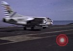 Immagine di USS Kitty Hawk Oceano Pacifico, 1979, secondo 38 filmato di repertorio 65675037816