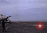 Immagine di USS Kitty Hawk Oceano Pacifico, 1979, secondo 43 filmato di repertorio 65675037816