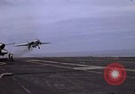 Immagine di USS Kitty Hawk Oceano Pacifico, 1979, secondo 45 filmato di repertorio 65675037816