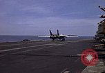 Immagine di USS Kitty Hawk Oceano Pacifico, 1979, secondo 48 filmato di repertorio 65675037816