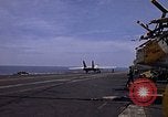Immagine di USS Kitty Hawk Oceano Pacifico, 1979, secondo 50 filmato di repertorio 65675037816
