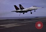 Immagine di USS Kitty Hawk Oceano Pacifico, 1979, secondo 54 filmato di repertorio 65675037816