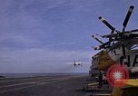 Immagine di USS Kitty Hawk Oceano Pacifico, 1979, secondo 56 filmato di repertorio 65675037816