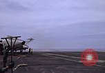 Immagine di USS Kitty Hawk Oceano Pacifico, 1979, secondo 57 filmato di repertorio 65675037816