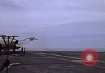 Immagine di USS Kitty Hawk Oceano Pacifico, 1979, secondo 58 filmato di repertorio 65675037816