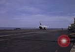 Immagine di USS Kitty Hawk Oceano Pacifico, 1979, secondo 62 filmato di repertorio 65675037816
