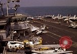Standbild Kitty Hawk Pazifik, 1979, aus Sekunde 10 historischem Filmmaterial Videoclip 65675037818