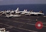 Standbild Kitty Hawk Pazifik, 1979, aus Sekunde 16 historischem Filmmaterial Videoclip 65675037818