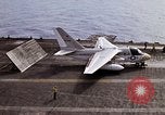 Standbild Kitty Hawk Pazifik, 1979, aus Sekunde 26 historischem Filmmaterial Videoclip 65675037818