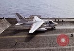 Standbild Kitty Hawk Pazifik, 1979, aus Sekunde 33 historischem Filmmaterial Videoclip 65675037818