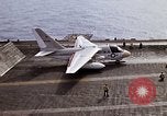 Standbild Kitty Hawk Pazifik, 1979, aus Sekunde 34 historischem Filmmaterial Videoclip 65675037818