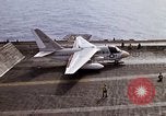 Standbild Kitty Hawk Pazifik, 1979, aus Sekunde 35 historischem Filmmaterial Videoclip 65675037818