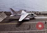 Standbild Kitty Hawk Pazifik, 1979, aus Sekunde 37 historischem Filmmaterial Videoclip 65675037818