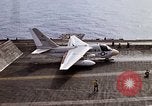 Standbild Kitty Hawk Pazifik, 1979, aus Sekunde 40 historischem Filmmaterial Videoclip 65675037818