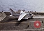 Standbild Kitty Hawk Pazifik, 1979, aus Sekunde 43 historischem Filmmaterial Videoclip 65675037818