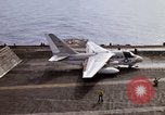 Standbild Kitty Hawk Pazifik, 1979, aus Sekunde 45 historischem Filmmaterial Videoclip 65675037818