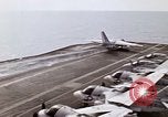 Standbild Kitty Hawk Pazifik, 1979, aus Sekunde 47 historischem Filmmaterial Videoclip 65675037818